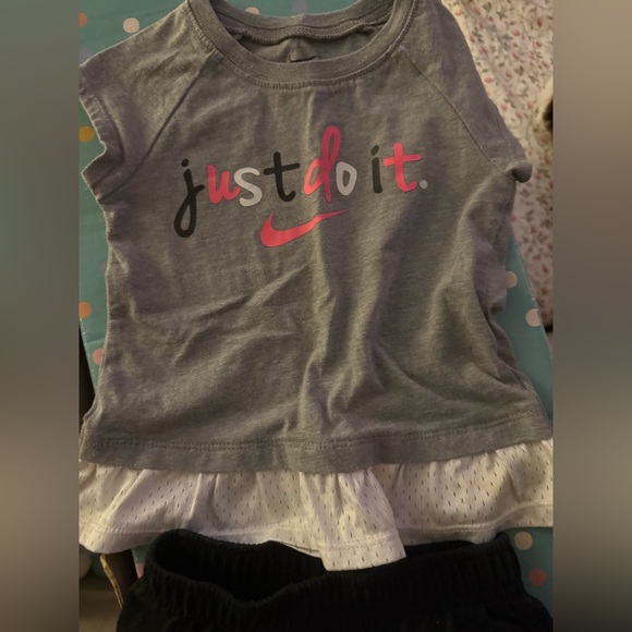 Toddler girl Nike set - Picture 3 of 3